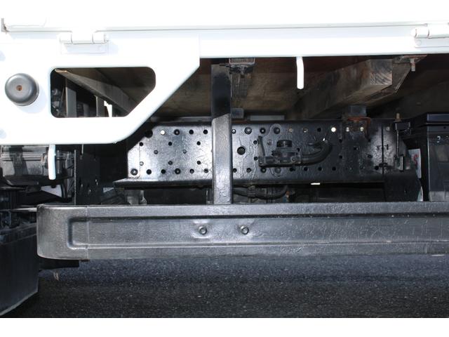 エルフトラック 平ボディ 2t積載 ロング 全低床 ロープ穴・フック2対 ETC 標準ロング スペアキーX3 車両総重量4605kg 荷台内寸4371-1801-373 床地上高897(36枚目)