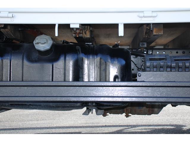 エルフトラック 平ボディ 2t積載 ロング 全低床 ロープ穴・フック2対 ETC 標準ロング スペアキーX3 車両総重量4605kg 荷台内寸4371-1801-373 床地上高897(44枚目)