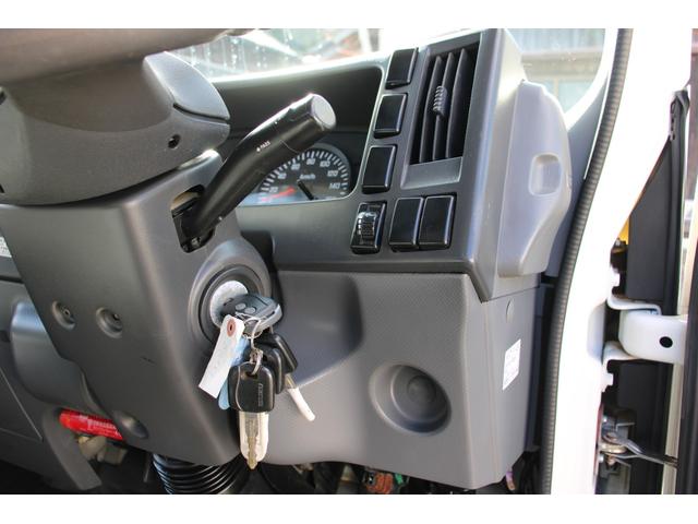 エルフトラック 平ボディ 2t積載 ロング 全低床 ロープ穴・フック2対 ETC 標準ロング スペアキーX3 車両総重量4605kg 荷台内寸4371-1801-373 床地上高897(55枚目)