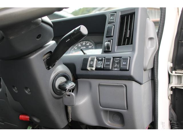 タイタントラック 平ボディ-2.95t パワーゲート(PG)全低床 10尺☆新明和RE06☆荷床鉄板☆4No車☆フォグ☆キーレス☆電格ミラーETC☆Bカメラ☆スペアキー☆車両総重量5975kg☆荷台内寸3059x1618x373☆ゲート772x1556☆床地上高846(63枚目)