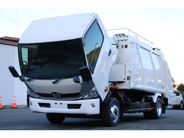 デュトロ ワイド　プレス式　パッカー車　２．５５ｔ積載　８．４立米　新明和ＧＴ０８３－５６３３ＰＮＴ　連続スイッチ　汚水タンク　Ｂモニター　電格ミラー　メッキグリル　フォグ　箱上キャリア　サイドラダー　車両総重量７９７５ｋｇ　荷台内寸４８６６－２０１７－１５６８（9枚目）