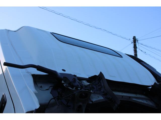 デュトロ ワイド　プレス式　パッカー車　２．５５ｔ積載　８．４立米　新明和ＧＴ０８３－５６３３ＰＮＴ　連続スイッチ　汚水タンク　Ｂモニター　電格ミラー　メッキグリル　フォグ　箱上キャリア　サイドラダー　車両総重量７９７５ｋｇ　荷台内寸４８６６－２０１７－１５６８（16枚目）