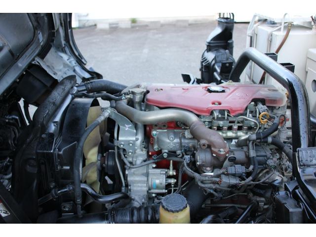 デュトロ ワイド　プレス式　パッカー車　２．５５ｔ積載　８．４立米　新明和ＧＴ０８３－５６３３ＰＮＴ　連続スイッチ　汚水タンク　Ｂモニター　電格ミラー　メッキグリル　フォグ　箱上キャリア　サイドラダー　車両総重量７９７５ｋｇ　荷台内寸４８６６－２０１７－１５６８（19枚目）