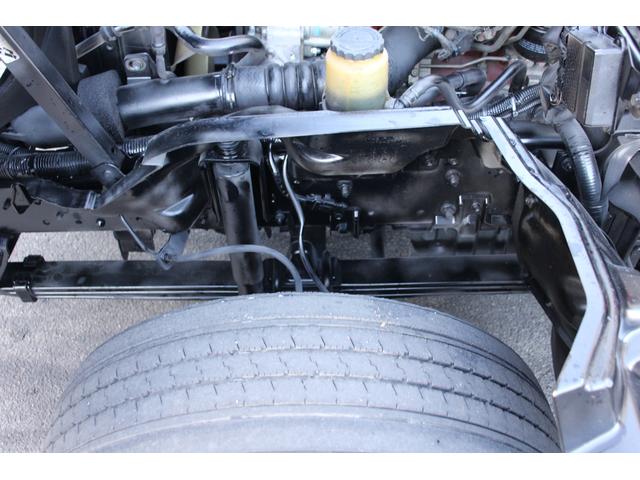 デュトロ ワイド　プレス式　パッカー車　２．５５ｔ積載　８．４立米　新明和ＧＴ０８３－５６３３ＰＮＴ　連続スイッチ　汚水タンク　Ｂモニター　電格ミラー　メッキグリル　フォグ　箱上キャリア　サイドラダー　車両総重量７９７５ｋｇ　荷台内寸４８６６－２０１７－１５６８（20枚目）