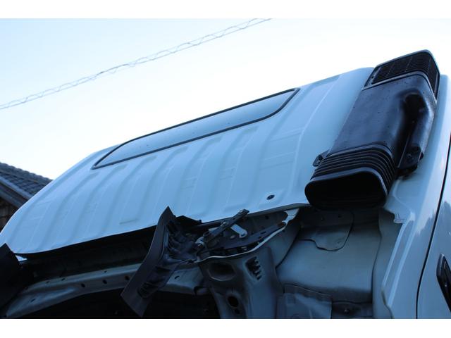 デュトロ ワイド　プレス式　パッカー車　２．５５ｔ積載　８．４立米　新明和ＧＴ０８３－５６３３ＰＮＴ　連続スイッチ　汚水タンク　Ｂモニター　電格ミラー　メッキグリル　フォグ　箱上キャリア　サイドラダー　車両総重量７９７５ｋｇ　荷台内寸４８６６－２０１７－１５６８（22枚目）