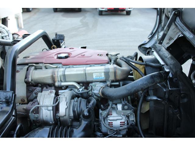 デュトロ ワイド　プレス式　パッカー車　２．５５ｔ積載　８．４立米　新明和ＧＴ０８３－５６３３ＰＮＴ　連続スイッチ　汚水タンク　Ｂモニター　電格ミラー　メッキグリル　フォグ　箱上キャリア　サイドラダー　車両総重量７９７５ｋｇ　荷台内寸４８６６－２０１７－１５６８（25枚目）