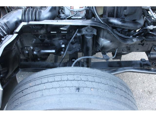 デュトロ ワイド　プレス式　パッカー車　２．５５ｔ積載　８．４立米　新明和ＧＴ０８３－５６３３ＰＮＴ　連続スイッチ　汚水タンク　Ｂモニター　電格ミラー　メッキグリル　フォグ　箱上キャリア　サイドラダー　車両総重量７９７５ｋｇ　荷台内寸４８６６－２０１７－１５６８（26枚目）