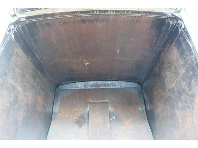 デュトロ ワイド　プレス式　パッカー車　２．５５ｔ積載　８．４立米　新明和ＧＴ０８３－５６３３ＰＮＴ　連続スイッチ　汚水タンク　Ｂモニター　電格ミラー　メッキグリル　フォグ　箱上キャリア　サイドラダー　車両総重量７９７５ｋｇ　荷台内寸４８６６－２０１７－１５６８（37枚目）