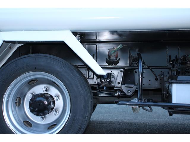 デュトロ ワイド　プレス式　パッカー車　２．５５ｔ積載　８．４立米　新明和ＧＴ０８３－５６３３ＰＮＴ　連続スイッチ　汚水タンク　Ｂモニター　電格ミラー　メッキグリル　フォグ　箱上キャリア　サイドラダー　車両総重量７９７５ｋｇ　荷台内寸４８６６－２０１７－１５６８（55枚目）