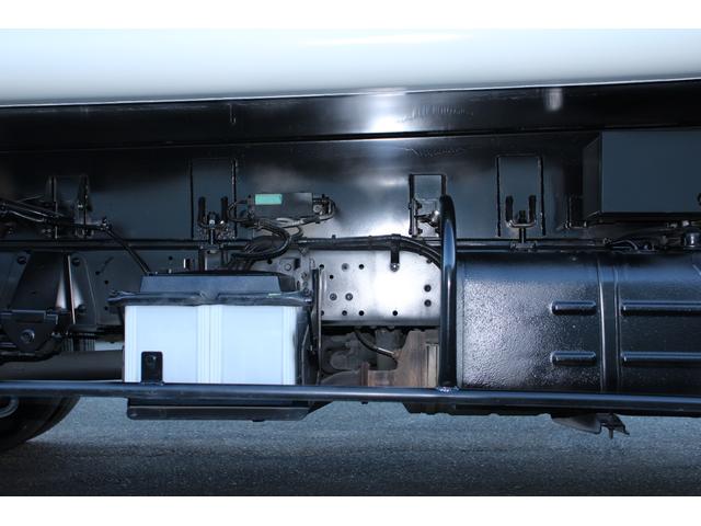 デュトロ ワイド　プレス式　パッカー車　２．５５ｔ積載　８．４立米　新明和ＧＴ０８３－５６３３ＰＮＴ　連続スイッチ　汚水タンク　Ｂモニター　電格ミラー　メッキグリル　フォグ　箱上キャリア　サイドラダー　車両総重量７９７５ｋｇ　荷台内寸４８６６－２０１７－１５６８（56枚目）