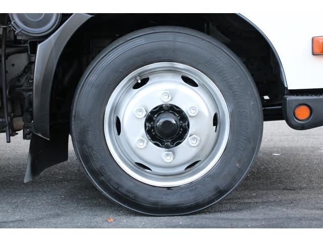 デュトロ ワイド　プレス式　パッカー車　２．５５ｔ積載　８．４立米　新明和ＧＴ０８３－５６３３ＰＮＴ　連続スイッチ　汚水タンク　Ｂモニター　電格ミラー　メッキグリル　フォグ　箱上キャリア　サイドラダー　車両総重量７９７５ｋｇ　荷台内寸４８６６－２０１７－１５６８（61枚目）