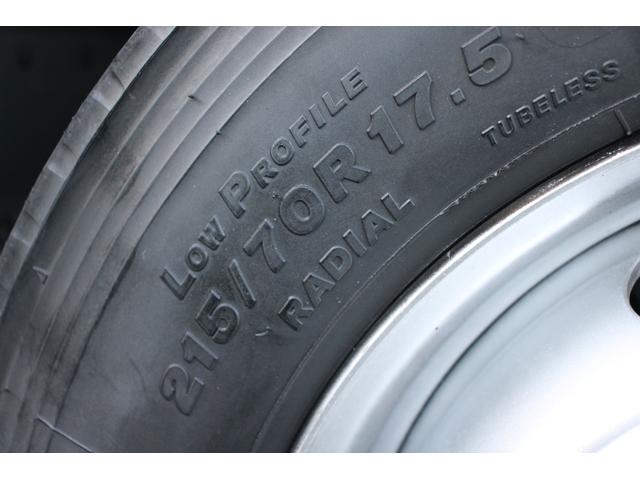 デュトロ ワイド　プレス式　パッカー車　２．５５ｔ積載　８．４立米　新明和ＧＴ０８３－５６３３ＰＮＴ　連続スイッチ　汚水タンク　Ｂモニター　電格ミラー　メッキグリル　フォグ　箱上キャリア　サイドラダー　車両総重量７９７５ｋｇ　荷台内寸４８６６－２０１７－１５６８（62枚目）
