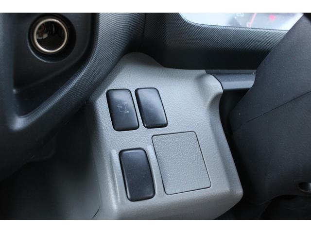 デュトロ ワイド　プレス式　パッカー車　２．５５ｔ積載　８．４立米　新明和ＧＴ０８３－５６３３ＰＮＴ　連続スイッチ　汚水タンク　Ｂモニター　電格ミラー　メッキグリル　フォグ　箱上キャリア　サイドラダー　車両総重量７９７５ｋｇ　荷台内寸４８６６－２０１７－１５６８（66枚目）