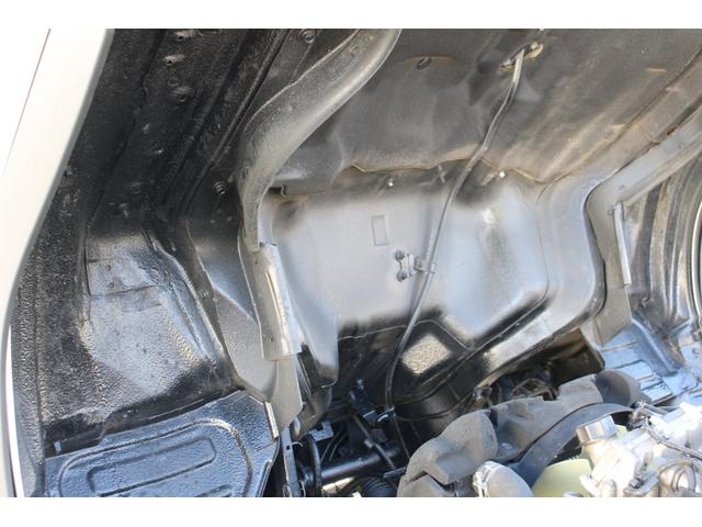 キャンター 平ボディ　１．５ｔ積載　４ＷＤ　１．５ｔ積載　３方開　４ＷＤ　全低床　ＥＴＣ　車両総重量４０１５ｋｇ　荷台内寸３１２２－１６０９－３７３　床地上高８８４（20枚目）