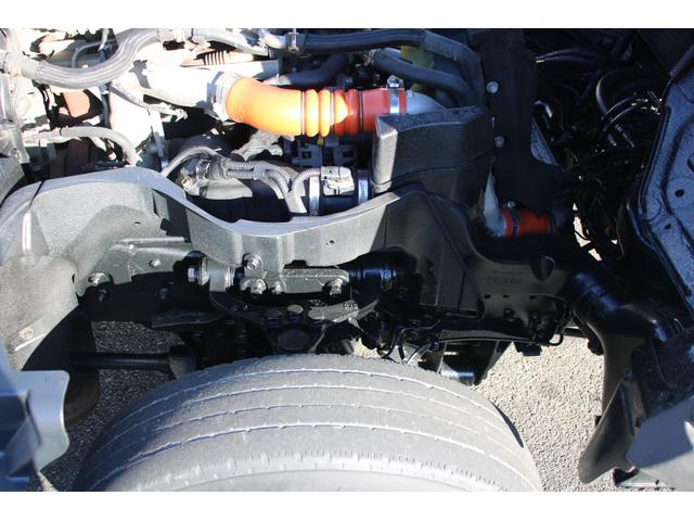 キャンター 平ボディ　１．５ｔ積載　４ＷＤ　１．５ｔ積載　３方開　４ＷＤ　全低床　ＥＴＣ　車両総重量４０１５ｋｇ　荷台内寸３１２２－１６０９－３７３　床地上高８８４（29枚目）