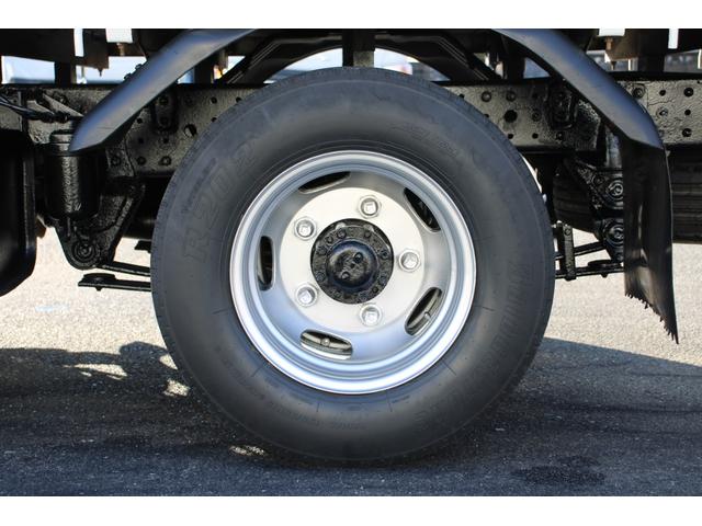 キャンター 平ボディ　１．５ｔ積載　４ＷＤ　１．５ｔ積載　３方開　４ＷＤ　全低床　ＥＴＣ　車両総重量４０１５ｋｇ　荷台内寸３１２２－１６０９－３７３　床地上高８８４（47枚目）