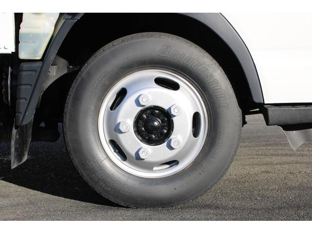 キャンター 平ボディ　１．５ｔ積載　４ＷＤ　１．５ｔ積載　３方開　４ＷＤ　全低床　ＥＴＣ　車両総重量４０１５ｋｇ　荷台内寸３１２２－１６０９－３７３　床地上高８８４（49枚目）