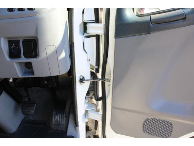 キャンター 平ボディ　１．５ｔ積載　４ＷＤ　１．５ｔ積載　３方開　４ＷＤ　全低床　ＥＴＣ　車両総重量４０１５ｋｇ　荷台内寸３１２２－１６０９－３７３　床地上高８８４（56枚目）