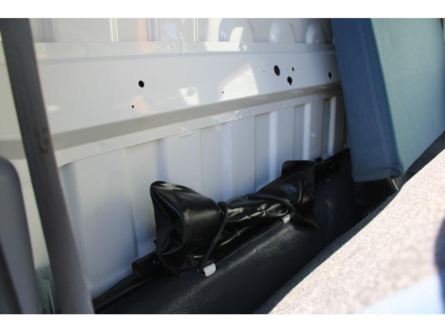 キャンター 平ボディ　１．５ｔ積載　４ＷＤ　１．５ｔ積載　３方開　４ＷＤ　全低床　ＥＴＣ　車両総重量４０１５ｋｇ　荷台内寸３１２２－１６０９－３７３　床地上高８８４（59枚目）