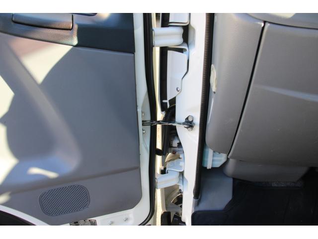 キャンター 平ボディ　１．５ｔ積載　４ＷＤ　１．５ｔ積載　３方開　４ＷＤ　全低床　ＥＴＣ　車両総重量４０１５ｋｇ　荷台内寸３１２２－１６０９－３７３　床地上高８８４（61枚目）