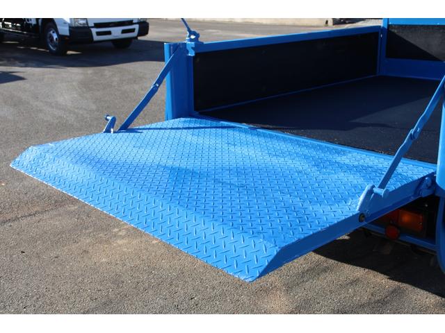 トヨエース Ｗキャブ　１．１ｔ積載　パワーゲート付　極東Ｓ６０１　アーム式　ディーゼル　Ｗピック　６人乗り　リアＷタイヤ　全低床　車両総重量３６００ｋｇ　荷台内寸２０３７－１６０７－３７４　ゲートサイズ９６５－１４５９　床地上高７７５（24枚目）