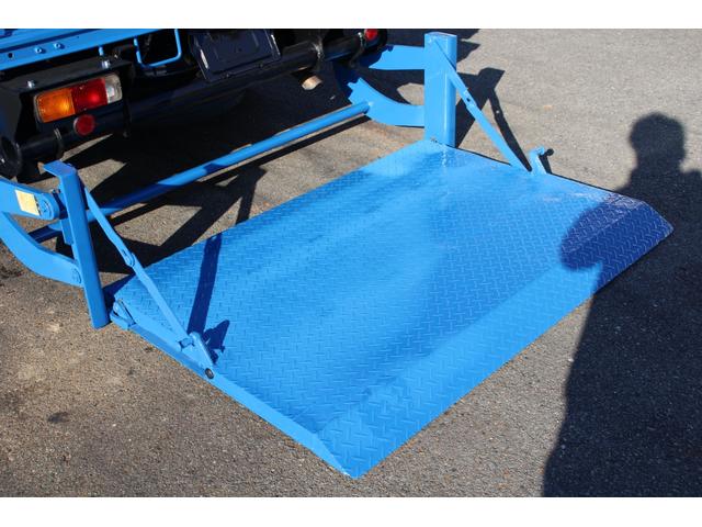 トヨエース Ｗキャブ　１．１ｔ積載　パワーゲート付　極東Ｓ６０１　アーム式　ディーゼル　Ｗピック　６人乗り　リアＷタイヤ　全低床　車両総重量３６００ｋｇ　荷台内寸２０３７－１６０７－３７４　ゲートサイズ９６５－１４５９　床地上高７７５（30枚目）