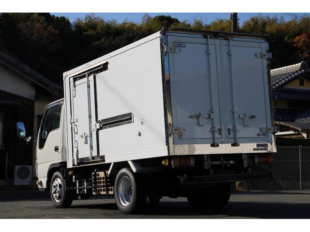 エルフトラック 冷蔵冷凍車　１．５ｔ　　　低温　－３０℃　２室　☆１０尺☆東プレＭＪ２２ＬＯＣ☆－３０℃設定☆サイドドア☆仕切扉☆２室☆荷箱キー有☆スペアキー☆Ｂモニター☆車両総重量４１２５ｋｇ☆荷台内寸３０２５ｘ１５６１ｘ１３４５☆床地上高９４８（7枚目）