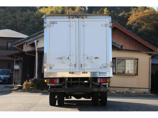 エルフトラック 冷蔵冷凍車　１．５ｔ　　　低温　－３０℃　２室　☆１０尺☆東プレＭＪ２２ＬＯＣ☆－３０℃設定☆サイドドア☆仕切扉☆２室☆荷箱キー有☆スペアキー☆Ｂモニター☆車両総重量４１２５ｋｇ☆荷台内寸３０２５ｘ１５６１ｘ１３４５☆床地上高９４８（9枚目）