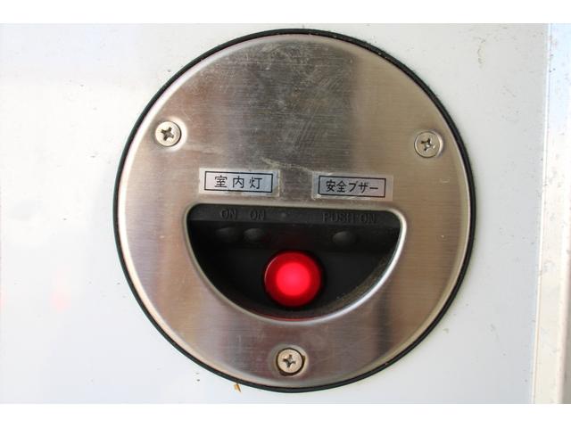 エルフトラック 冷蔵冷凍車　１．５ｔ　　　低温　－３０℃　２室　☆１０尺☆東プレＭＪ２２ＬＯＣ☆－３０℃設定☆サイドドア☆仕切扉☆２室☆荷箱キー有☆スペアキー☆Ｂモニター☆車両総重量４１２５ｋｇ☆荷台内寸３０２５ｘ１５６１ｘ１３４５☆床地上高９４８（45枚目）