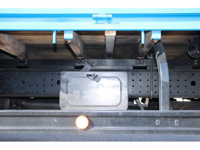 キャンター 平ボディ　３ｔ積載　ワイドロング　３ｔ積載　バックカメラ　キーレス　ナビ　電格ミラー　ＥＴＣ　アオリ縞板加工　車両総重量５９０５ｋｇ　荷台内寸４３５４－１８９７－３７８　床地上高９７７（37枚目）