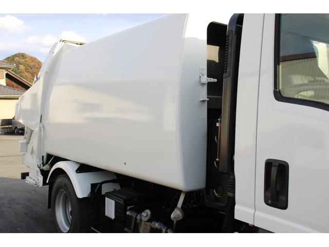 エルフトラック パッカー車/塵芥車 3.05t積載 5.9立米 プレス式 極東GB59-26-S 連続スイッチ 汚水タンク バックモニター 電格ミラー レザー調シートカバー スペアキー 車両総重量7995kg 荷台内寸3780-1980-1700(12枚目)