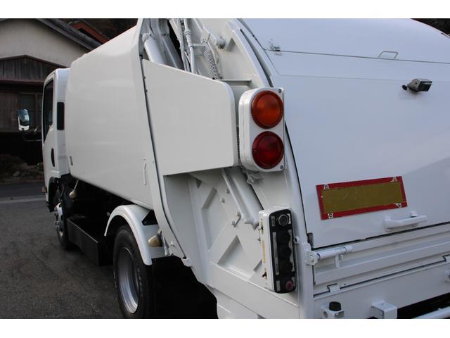 エルフトラック パッカー車/塵芥車 3.05t積載 5.9立米 プレス式 極東GB59-26-S 連続スイッチ 汚水タンク バックモニター 電格ミラー レザー調シートカバー スペアキー 車両総重量7995kg 荷台内寸3780-1980-1700(14枚目)