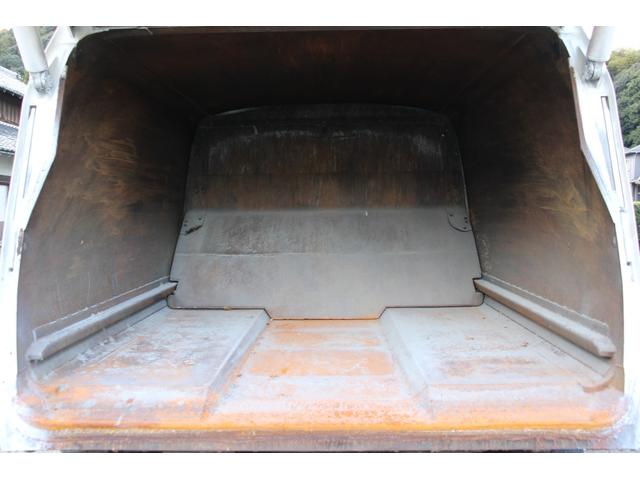 エルフトラック パッカー車/塵芥車 3.05t積載 5.9立米 プレス式 極東GB59-26-S 連続スイッチ 汚水タンク バックモニター 電格ミラー レザー調シートカバー スペアキー 車両総重量7995kg 荷台内寸3780-1980-1700(32枚目)