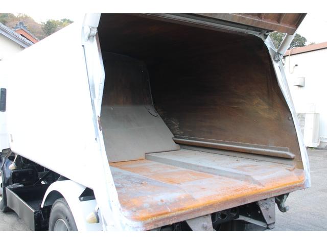 エルフトラック パッカー車/塵芥車 3.05t積載 5.9立米 プレス式 極東GB59-26-S 連続スイッチ 汚水タンク バックモニター 電格ミラー レザー調シートカバー スペアキー 車両総重量7995kg 荷台内寸3780-1980-1700(33枚目)