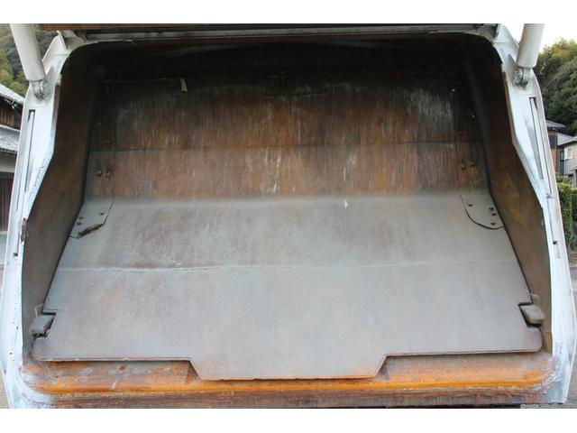 エルフトラック パッカー車/塵芥車 3.05t積載 5.9立米 プレス式 極東GB59-26-S 連続スイッチ 汚水タンク バックモニター 電格ミラー レザー調シートカバー スペアキー 車両総重量7995kg 荷台内寸3780-1980-1700(35枚目)