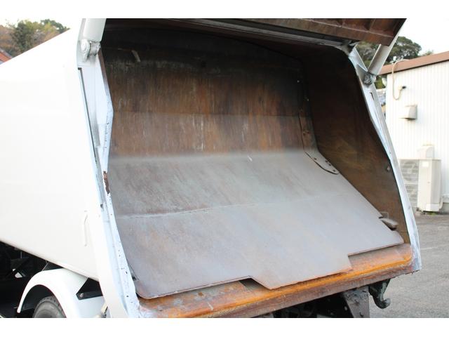 エルフトラック パッカー車/塵芥車 3.05t積載 5.9立米 プレス式 極東GB59-26-S 連続スイッチ 汚水タンク バックモニター 電格ミラー レザー調シートカバー スペアキー 車両総重量7995kg 荷台内寸3780-1980-1700(36枚目)