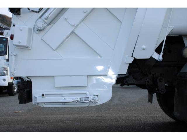 エルフトラック パッカー車/塵芥車 3.05t積載 5.9立米 プレス式 極東GB59-26-S 連続スイッチ 汚水タンク バックモニター 電格ミラー レザー調シートカバー スペアキー 車両総重量7995kg 荷台内寸3780-1980-1700(51枚目)