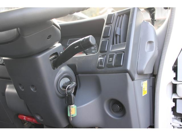 エルフトラック パッカー車/塵芥車 3.05t積載 5.9立米 プレス式 極東GB59-26-S 連続スイッチ 汚水タンク バックモニター 電格ミラー レザー調シートカバー スペアキー 車両総重量7995kg 荷台内寸3780-1980-1700(66枚目)