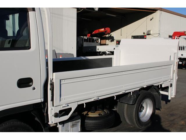 エルフトラック 平ボディ-2tパワーゲート(PG) 4WD 全低床 10尺☆極東V601B☆パートタイム4WD☆フォグランプ☆キーレス☆電格ミラー☆スペアキー☆車両重量4985kg☆荷台内寸3090x1627x372☆ゲートテーブル757x1531☆床地上高837(12枚目)