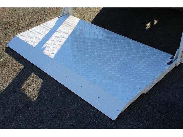 エルフトラック 平ボディ-2tパワーゲート(PG) 4WD 全低床 10尺☆極東V601B☆パートタイム4WD☆フォグランプ☆キーレス☆電格ミラー☆スペアキー☆車両重量4985kg☆荷台内寸3090x1627x372☆ゲートテーブル757x1531☆床地上高837(40枚目)