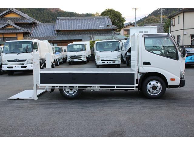デュトロ 平ボディ 3t積載 4WD パワーゲート付 極東V601B パートタイム4WD 3t積載 4No車 電格ミラー 荷床鉄板 全低床 スペアキーX2 車両総重量6085kg 内寸3076-1621-441 ゲートサイズ758-1540 地上高857(2枚目)