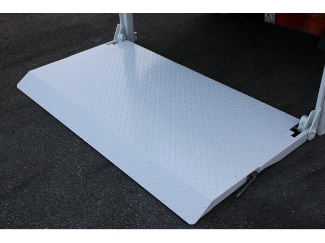 デュトロ 平ボディ 3t積載 4WD パワーゲート付 極東V601B パートタイム4WD 3t積載 4No車 電格ミラー 荷床鉄板 全低床 スペアキーX2 車両総重量6085kg 内寸3076-1621-441 ゲートサイズ758-1540 地上高857(13枚目)