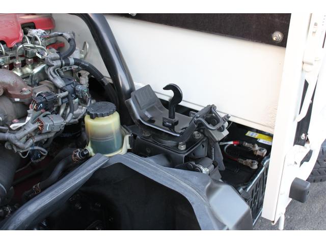 デュトロ 平ボディ 3t積載 4WD パワーゲート付 極東V601B パートタイム4WD 3t積載 4No車 電格ミラー 荷床鉄板 全低床 スペアキーX2 車両総重量6085kg 内寸3076-1621-441 ゲートサイズ758-1540 地上高857(18枚目)