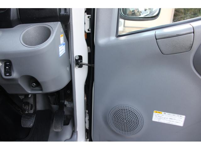 デュトロ 平ボディ 3t積載 4WD パワーゲート付 極東V601B パートタイム4WD 3t積載 4No車 電格ミラー 荷床鉄板 全低床 スペアキーX2 車両総重量6085kg 内寸3076-1621-441 ゲートサイズ758-1540 地上高857(26枚目)