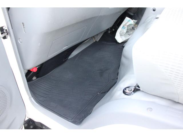 デュトロ 平ボディ 3t積載 4WD パワーゲート付 極東V601B パートタイム4WD 3t積載 4No車 電格ミラー 荷床鉄板 全低床 スペアキーX2 車両総重量6085kg 内寸3076-1621-441 ゲートサイズ758-1540 地上高857(29枚目)