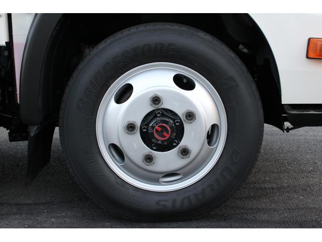 デュトロ 平ボディ 3t積載 4WD パワーゲート付 極東V601B パートタイム4WD 3t積載 4No車 電格ミラー 荷床鉄板 全低床 スペアキーX2 車両総重量6085kg 内寸3076-1621-441 ゲートサイズ758-1540 地上高857(40枚目)