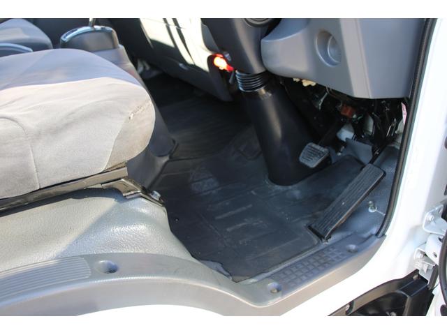 エルフトラック 平ボディ　ワイドロング　３ｔ積載　パワーゲート付　極東Ｖ８０２Ｃ　オートマ車　３ｔ積載　電格ミラー　フォグ　荷床鉄板　車両総重量６４２５ｋｇ　荷台内寸４３２３－１９１５－３７０　ゲートサイズ７４５－１７８０　床地上高９７７（65枚目）