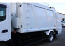 ワイド　プレス式　パッカー車　２．５５ｔ積載　８．４立米　新明和ＧＴ０８３－５６３３ＰＮＴ　連続スイッチ　汚水タンク　Ｂモニター　電格ミラー　メッキグリル　フォグ　箱上キャリア　サイドラダー　車両総重量７９７５ｋｇ　荷台内寸４８６６－２０１７－１５６８（15枚目）
