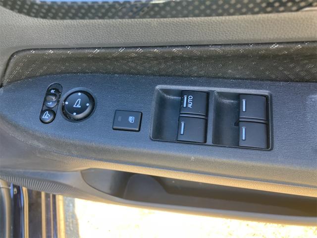 N-WGNカスタム G・ターボパッケージ ETC ナビ TV オートクルーズコントロール 衝突被害軽減システム HID スマートキー アイドリングストップ 電動格納ミラー ベンチシート CVT 盗難防止システム ABS ESC CD(11枚目)