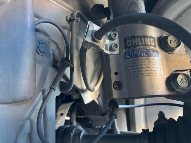 マーチ ニスモ　Ｓ　禁煙車　ＨＫＳマフラー　オーリンズ（ＡＺＵＲＩＴＥ）車高調　サスペンションプラスサス　クスコＬＳＤ　純正ナビＴＶ　バックカメラ　インテリキー　ＬＥＤヘッドライト　ＥＴＣ（6枚目）